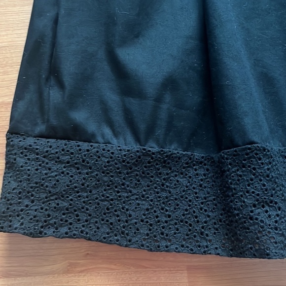 Hatley sleeveless black midi dress with eyelet trim and back zip Size 8 - Picture 3 of 9